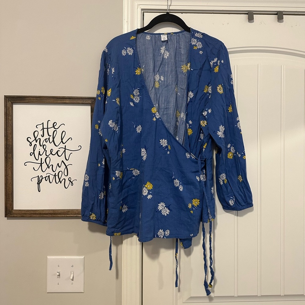 Old navy floral blouse